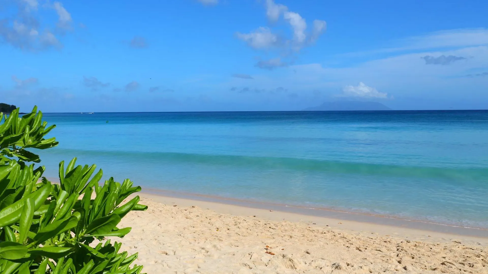 Villa Mimi Beachfront Beau Vallon